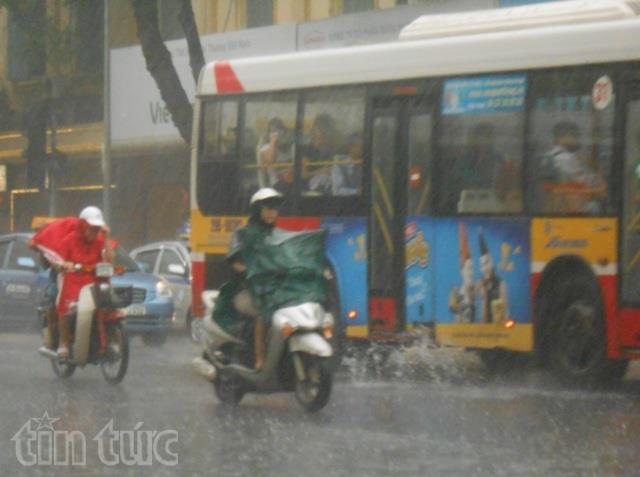 Bắc Bộ mưa dông diện rộng ảnh 1